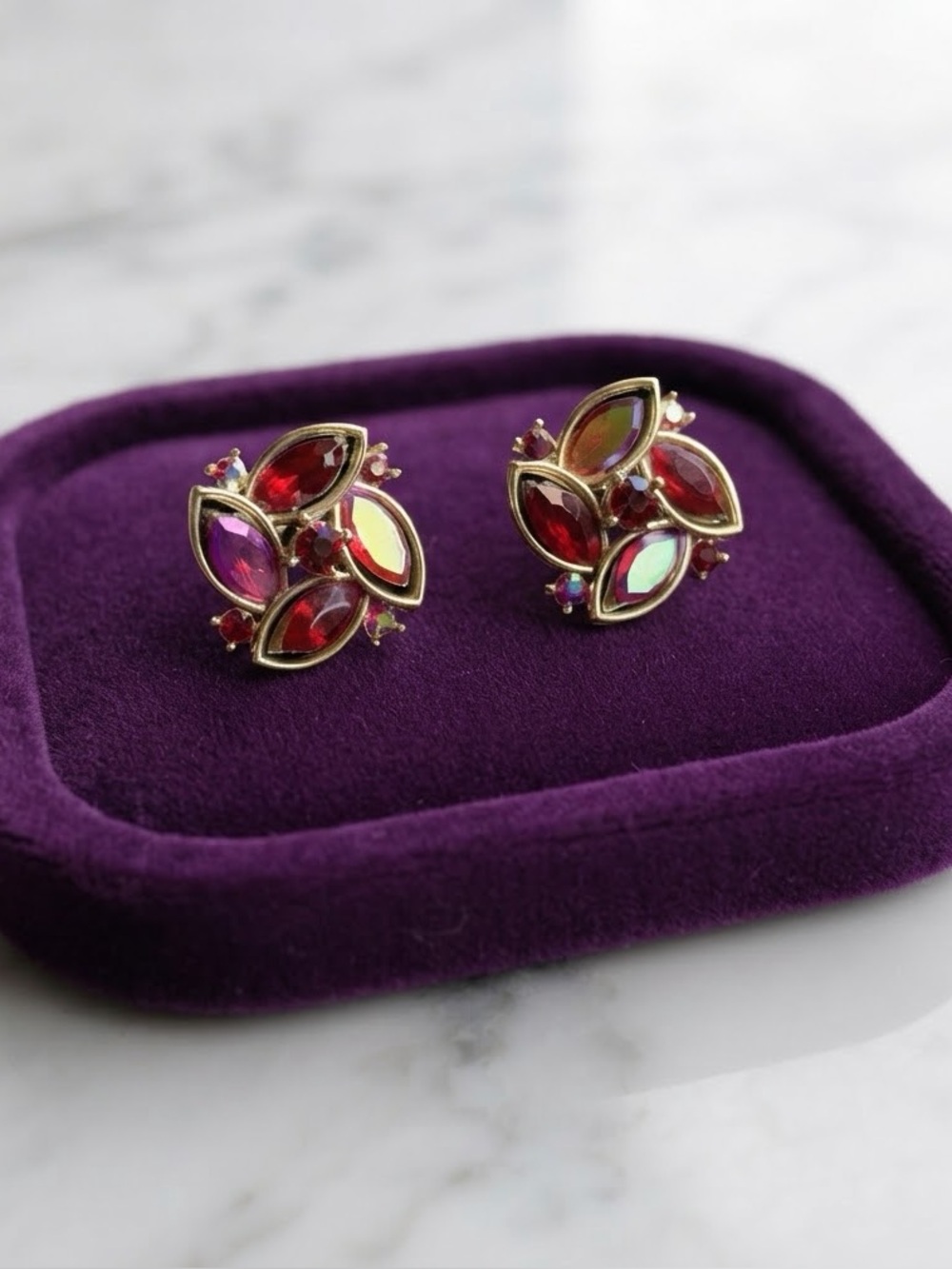 VINTAGE Lisner Aurora Borealis Rhinestone Floral Screw Back Earrings